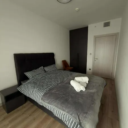 Modern Cevahir Stay, Balcony Views, Free Parking *