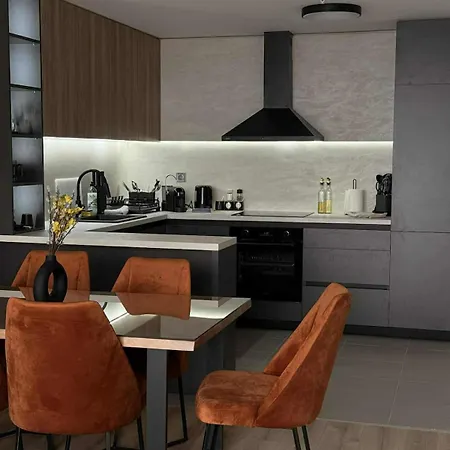 Modern Cevahir Stay, Balcony Views, Free Parking Apartament